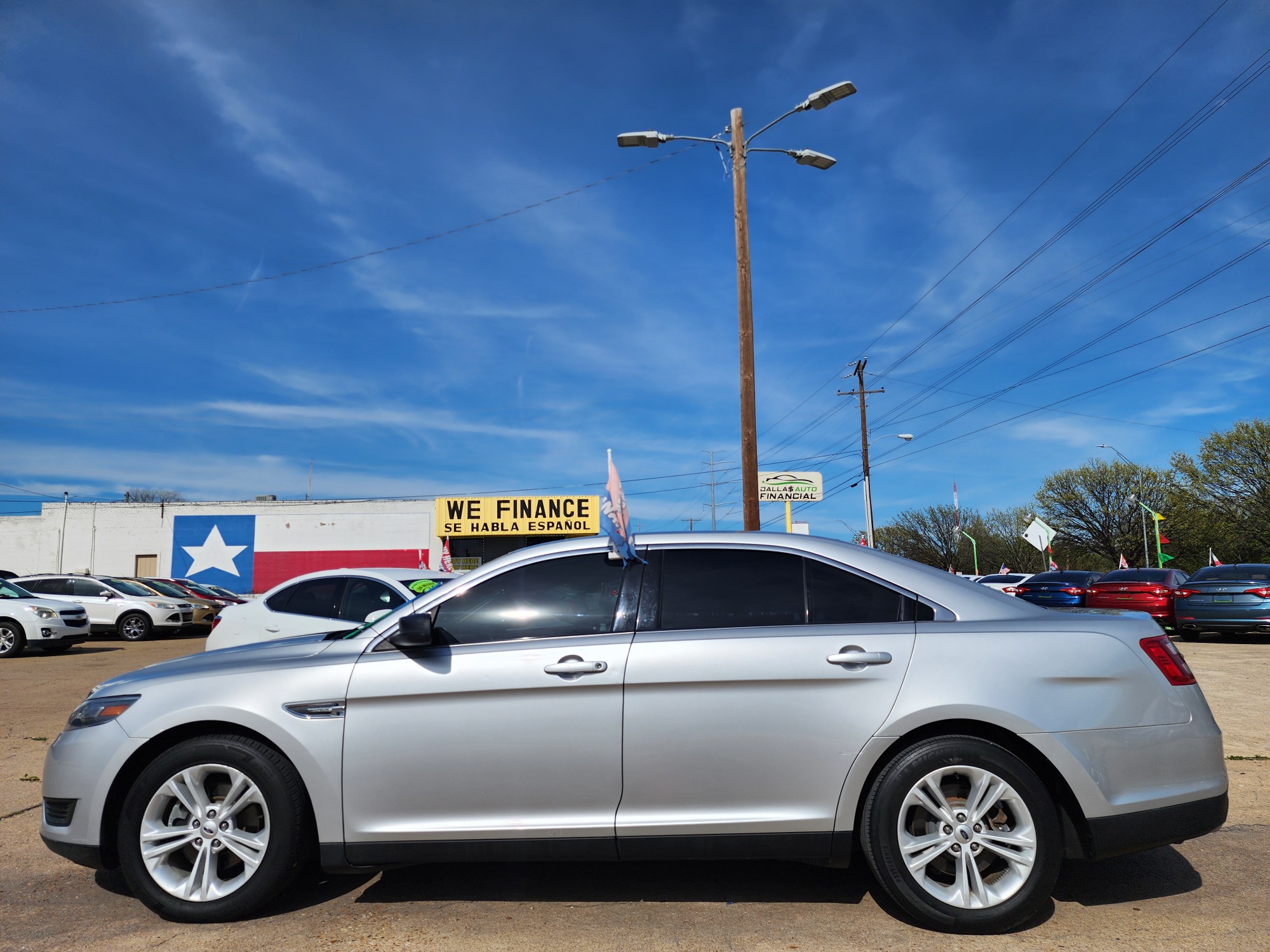 2015 Ford Taurus SE (1FAHP2D84FG) with an 3.5L V6 DOHC 24V engine, 6-Speed Automatic transmission, located at 2660 S.Garland Avenue, Garland, TX, 75041, (469) 298-3118, 32.885551, -96.655602 - Welcome to DallasAutos4Less, one of the Premier BUY HERE PAY HERE Dealers in the North Dallas Area. We specialize in financing to people with NO CREDIT or BAD CREDIT. We need proof of income, proof of residence, and a ID. Come buy your new car from us today!! This is a very well cared for 2015 FO - Photo #6